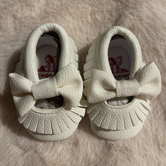 Other - White Baby Moccasins with Bow